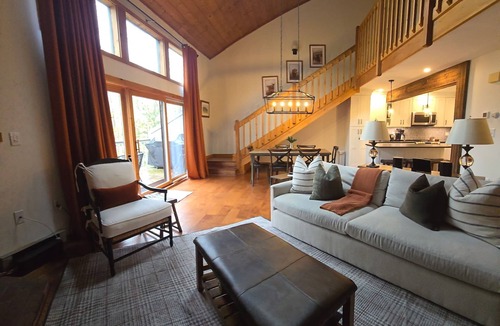 Lincoln House | Casual and Elegant - Townhouse Centrally located in Lincoln 1 mile from Loon Mtn