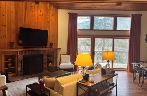 Lincoln House | Casual and Elegant - Townhouse Centrally located in Lincoln 1 mile from Loon Mtn