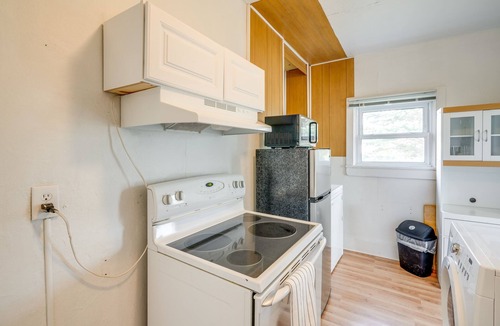 Cedar Rapids House | Cedar Rapids Vacation Home Near Downtown District!