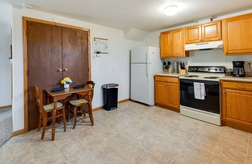 Southwest Area Apartment | Cedar Rapids Vacation Rental: 2 Mi to Downtown!