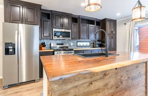 Oklahoma County House | Cedar Ridge/Fire Pit Deck 4BR Cabin Feel