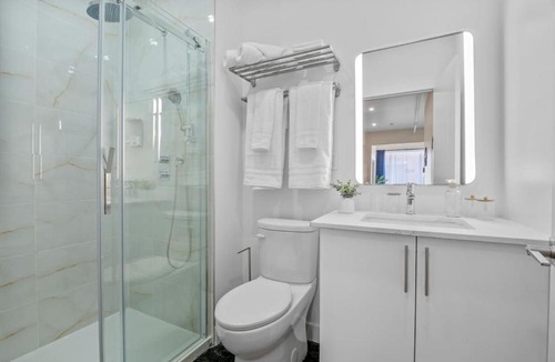 Gay Village Apartment | Central King Studio