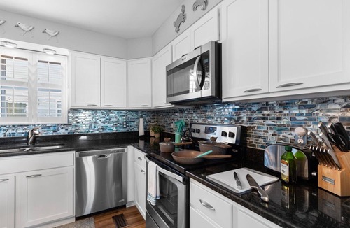 Deep Hole House | Central Location~Walk 2 Dining! Beach Pass & Gear!