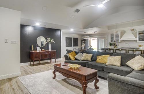 Eagle Pass House | Centrally Located Eagle Pass Home w/Pool!