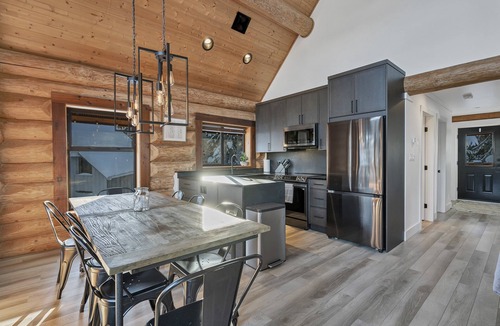 Courtenay Ski Chalet | Chalet Meribel - hot tubs