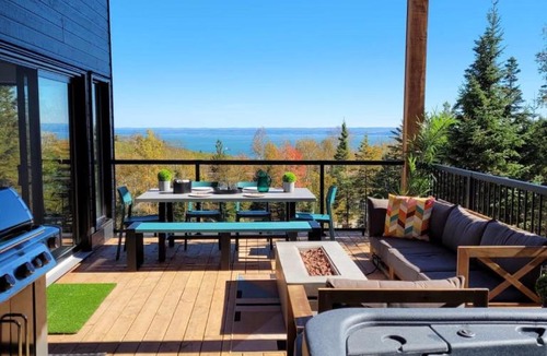 Saint-Joseph-de-la-Rive Ski Chalet | Chalet Le Select - Private Spa with River View