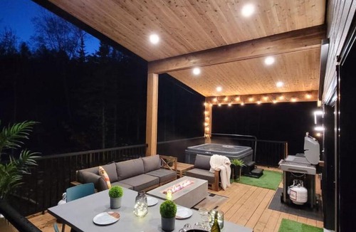 Saint-Joseph-de-la-Rive Ski Chalet | Chalet Le Select - Private Spa with River View