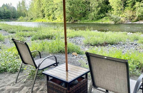 Molalla Cottage | Charlies Riverfront Cottage