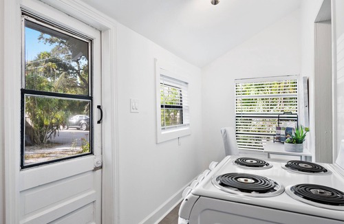 West Palm Beach Cottage | Charming 1-bedroom cottage in a Tropical Setting in West Palm Beach
