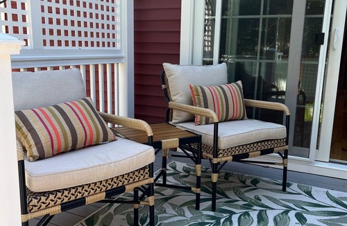 Rockland Apartment | Charming 1-bedroom apartment in Rockland. Sleeps 4 with pull out couch .