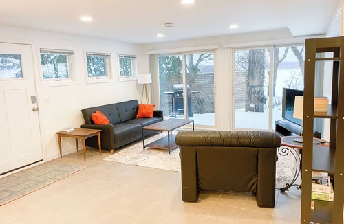 Independence Apartment | Charming 1-bedroom Lakefront Oasis on Independence