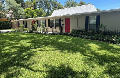 North Palm Beach Apartment | Charming 2-bedroom Palm Beach Gardens Work or Play Close to Jupiter, Juno Beach!