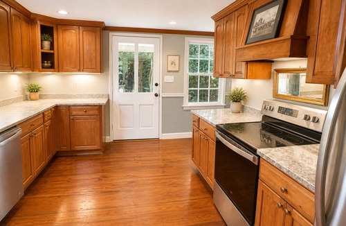 Boyce Cottage | Charming 2-bedroom cottage with WiFi, AC in delightful Boyce