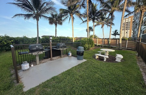 Fort Pierce Shores Condo | Charming 2-bedroom 🏖️beachfront condo in brilliant Fort Pierce with pool, WiFi