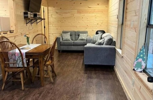 Poughkeepsie House | Charming 2-bedroom cabin with AC in cozy Poughkeepsie
