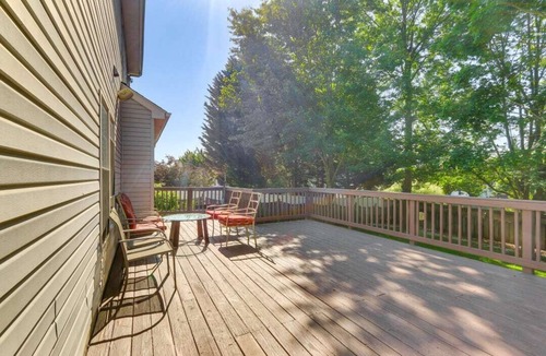 Point of Rocks House | Charming 3-bedroom house in enchanting Point of Rocks with WiFi, 3 car garage