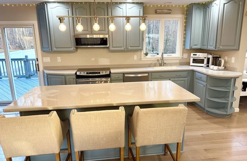 Plainfield House | Charming 3-bedroom house in Pleasant Plainfield with hot tub and pool