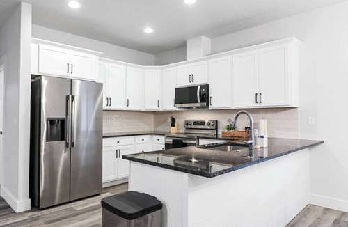 Caldwell House | Charming 3-bedroom house in Caldwell with WiFi and AC.
