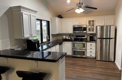North Palm Beach Heights House | Charming 3-bedroom house with AC and WiFi in fabulous Jupiter, close to beaches