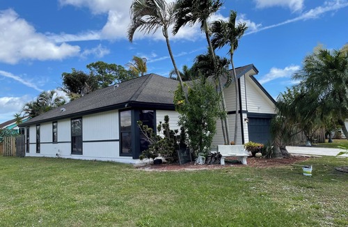North Palm Beach Heights House | Charming 3-bedroom house with AC and WiFi in fabulous Jupiter, close to beaches