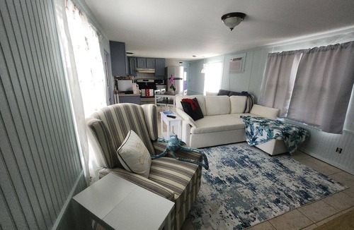 Little Torch Key House | Charming 46 ft lg canel ft 2-bed in delightful Little Torch Key with RV hook up.