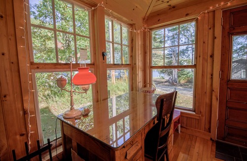 Sebascodegan Island Cabin | Charming Bayview Cottage with Deck, Firepit, Garden - 200' from the Water
