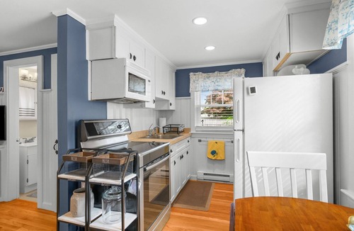 Harwich Port Cottage | Charming Cape Cod Cottage with Pool Near Red River Beach