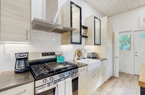 Camden Cabin | Charming coastal cottage with firepit and easy beach access