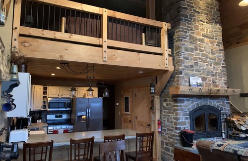 Town of Webb House | Charming, cozy, rustic Chalet. Hollywood Hills, OLD FORGE, NY