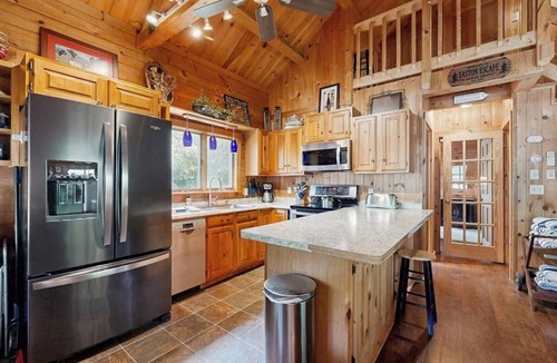 Easton House | Charming, dog-friendly cabin with a full kitchen, free WiFi, & private hot tub
