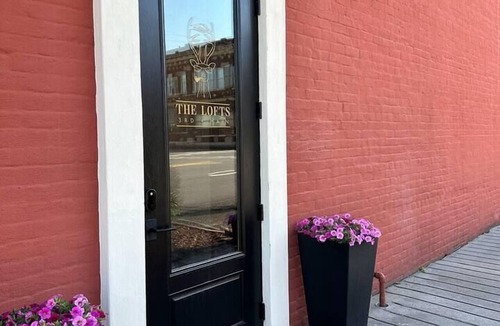 Heber Springs Apartment | Charming Downtown Loft Suite, Walkable, Kitchenette, Historic Character