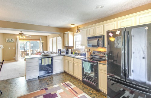 Lee's Summit House | Charming Extended-Stay Townhome, Outside KCMO