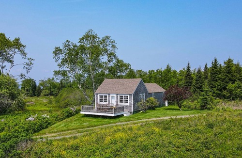 North Haven Cottage | Charming Honeymoon Cottage on 18-acre Wooster Farm owned by Frank Benson