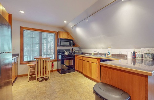 Denmark House | Charming Lakefront Apartment with Stunning Views and Cozy Amenities