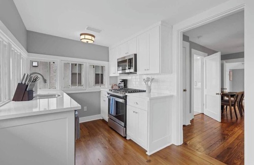 Hillcrest Apartment | Charming Luxury Retreat in Little Rock