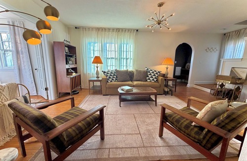 Cedar Falls House | Charming Mid-Century Stay in Downtown Cedar Falls