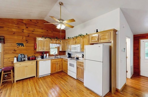 Rabun Gap Cabin | Charming Mountain Cabin with Screened Porches & Cozy Fireplace