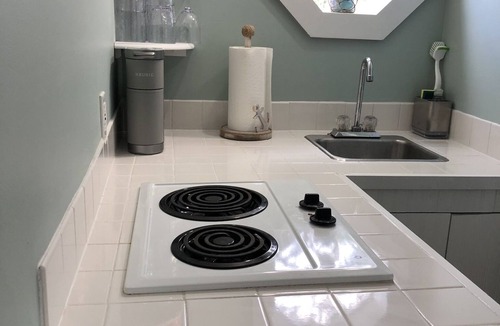 Pine Point Apartment | Charming Pine Point OOB Beach Cottage Tiny House, Steps away from the beach
