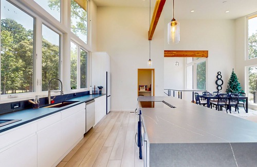 Edwardsville House | Charming Riverfront House with Stunning Views and Modern Amenities