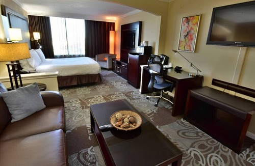 Orlando House | Charming Rm for Business & Leisure, Near Shops!