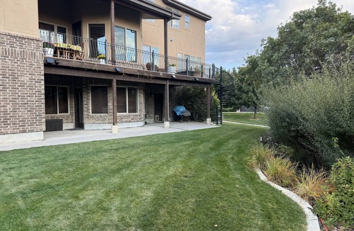 Highland House | Charming Spacious 2-bedroom Guest Suite in Highland