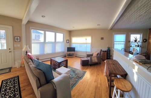 Stonington House | Charming Spacious 2-bed Duplex, Water View in beautiful Stonington with AC, WiFi