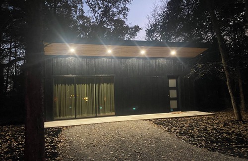 Gober Cabin | Charming Studio style 1-bedroom cabin in Bonham