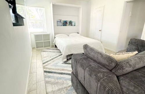 Downtown Fort Lauderdale Apartment | Charming studio with WiFi and AC in marvelous Fort Lauderdale