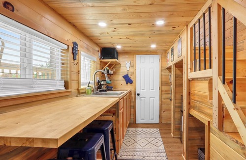 Dripping Springs House | Charming Tiny House in Dripping Springs w/Grill, Fire Pit & Views