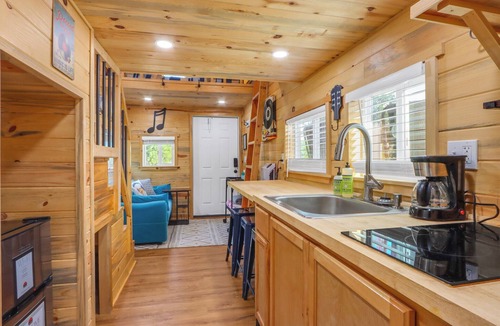 Dripping Springs House | Charming Tiny House in Dripping Springs w/Grill, Fire Pit & Views