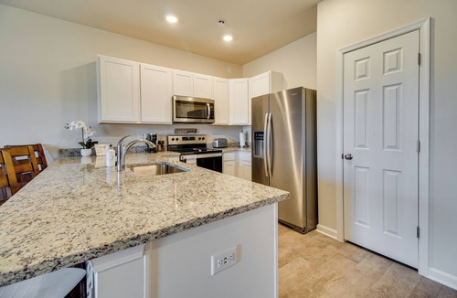 Luray Apartment | Charming Townhome < 1 Mi to Zoo & Luray Caverns!