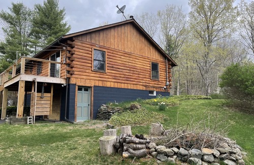Samsonville House | Charming, Tranquil Catskills Log Home.