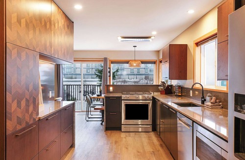 Courtenay Ski Chalet | Chateau Cona Upper -hot tub, sauna, ski in/ski out