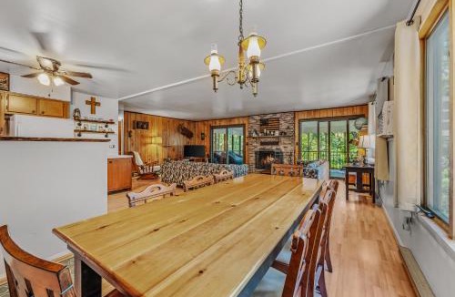 Great Cacapon House | Chesnutt Cabin - Riverfront, Fire Pit, Game Room, Wifi, Screen Porch, View, King Bed